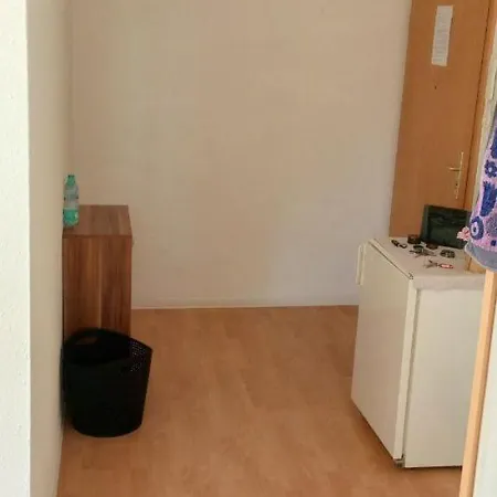 Forrest In Min 2 Nights Max Number Of Guest 1 Aprt 1